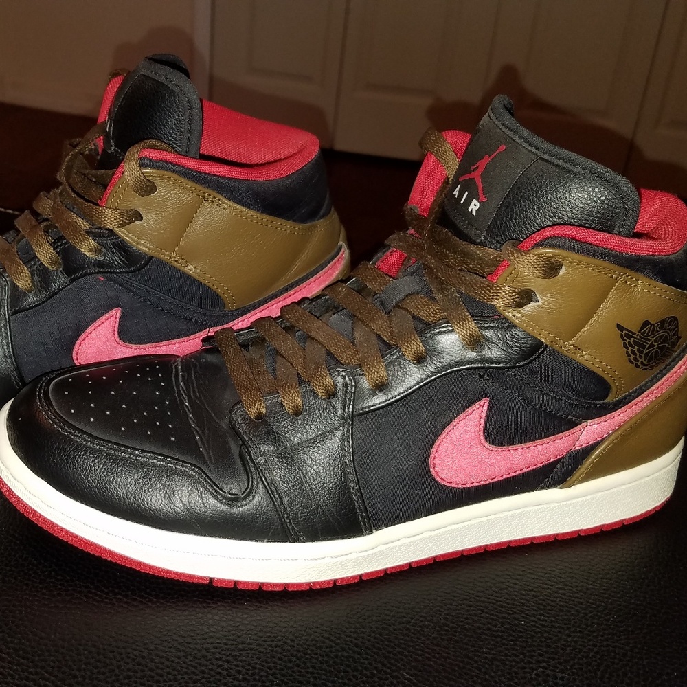 AIR JORDAN 1 PHAT OLIVE